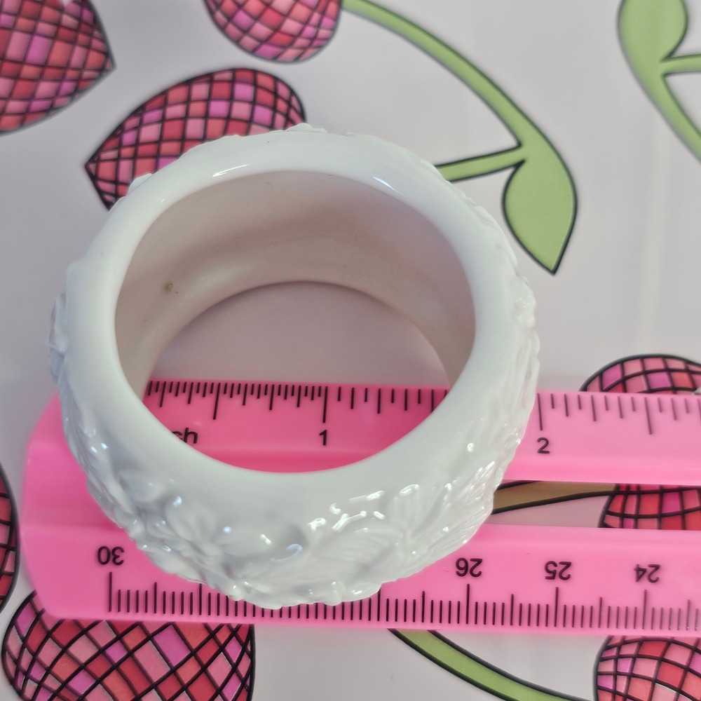 Vintage White Ceramic Floral Napkin Rings Set of 5 Table Decor Cottage Core‎ - Picture 4 of 4